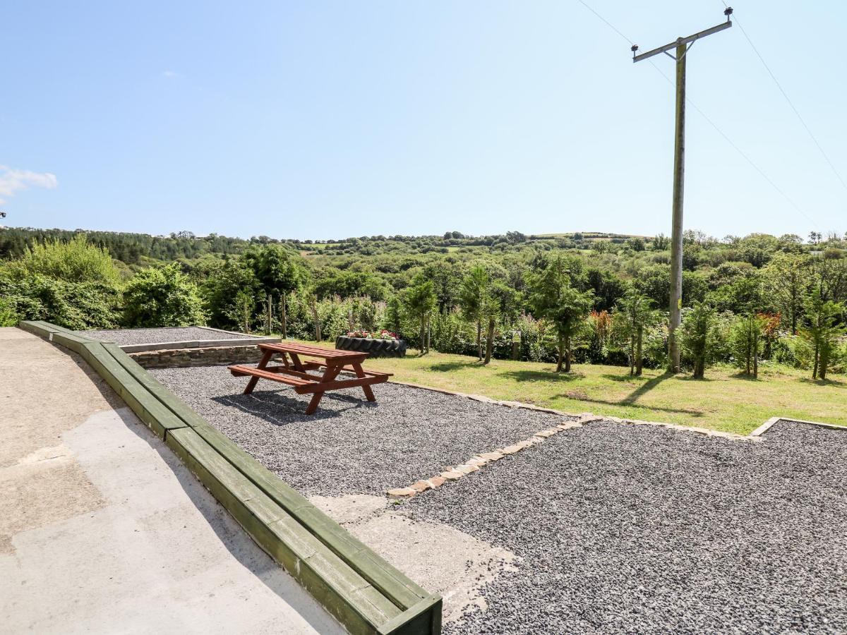 The Lodge Llanelli Exteriör bild